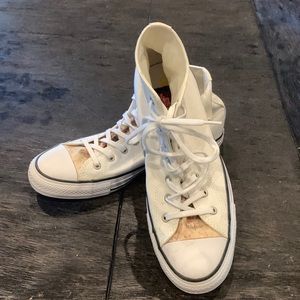 Women’s high top converse with pop of color on tongue